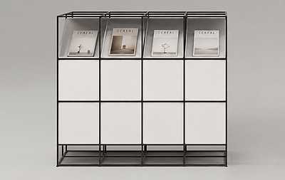 CAROLINE Magazinregal mit integrierten Prospekthaltern, offenen Regalfächern und filigranem Stahlrahmen für Broschüren, Kataloge und Printmedien in Office, Showrooms und Empfangsbereichen.