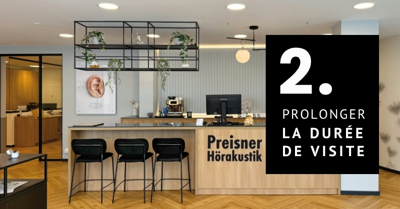 Accueil moderne en audioprothèse avec sièges et plantes pour prolonger le temps de visite.