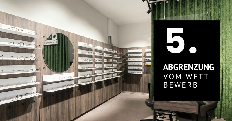 Individuelles Optikgeschäft mit markanter Brillenpräsentation zur klaren Abgrenzung vom Wettbewerb.